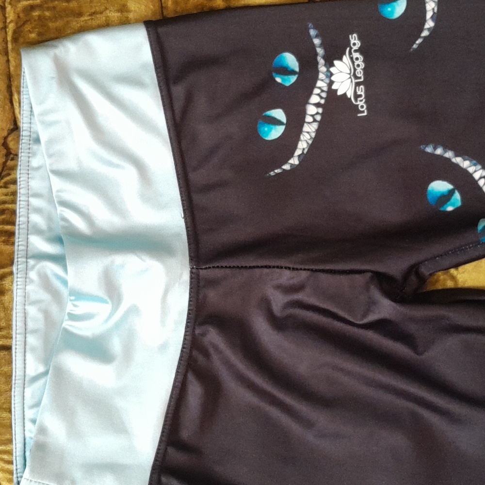 Lotus Leggings with Light Blue and Black Pattern